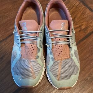 oncloud women’s size 7